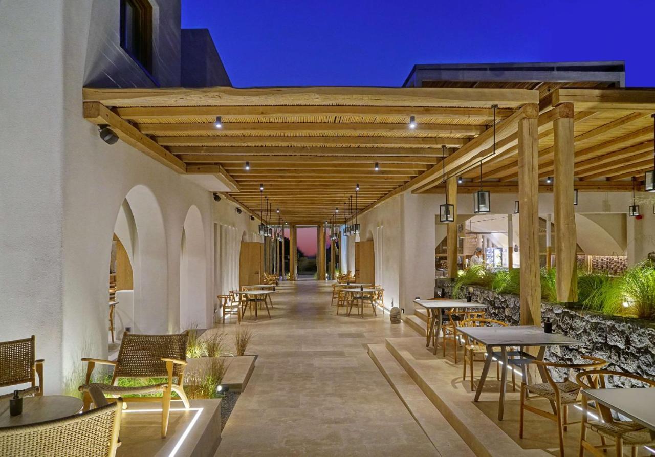Radisson Blu Zaffron Resort, Santorini (Adults Only) คามารี ภายนอก รูปภาพ
