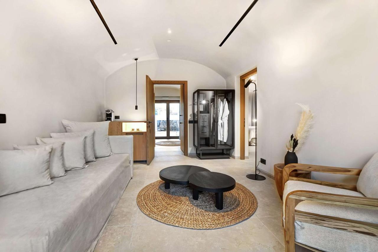 Radisson Blu Zaffron Resort, Santorini (Adults Only) คามารี ภายนอก รูปภาพ