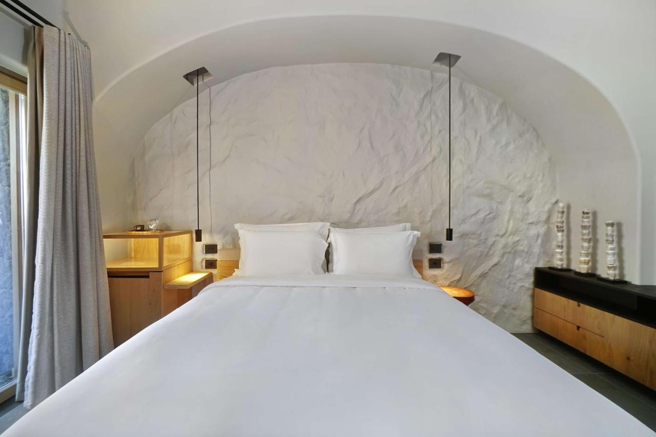 Radisson Blu Zaffron Resort, Santorini (Adults Only) คามารี ภายนอก รูปภาพ