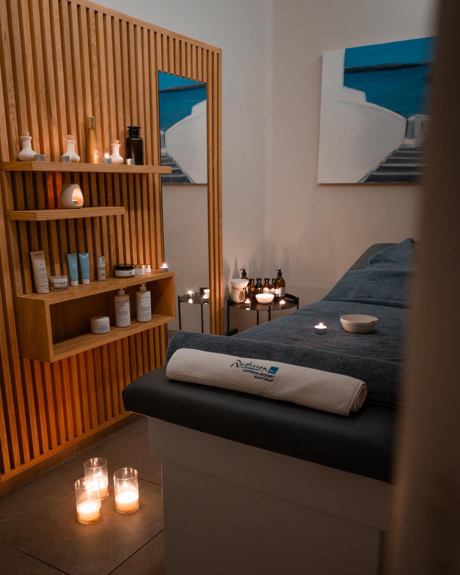 Radisson Blu Zaffron Resort, Santorini (Adults Only) คามารี ภายนอก รูปภาพ